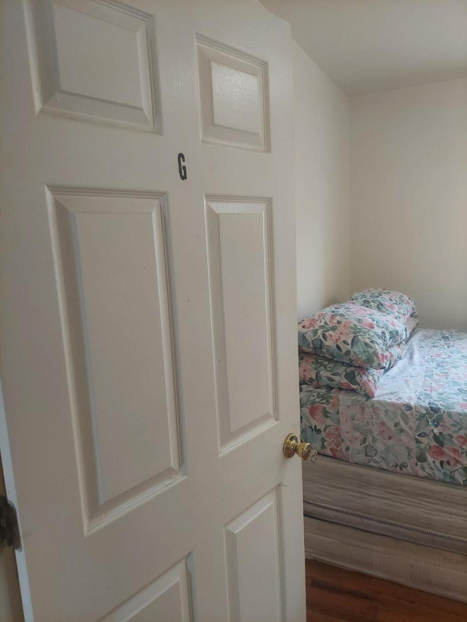 Crystal Room 1 Guest House Near 12Mins To Ewr Airport / Prudential / Njit / Penn Station Ньюарк Экстерьер фото